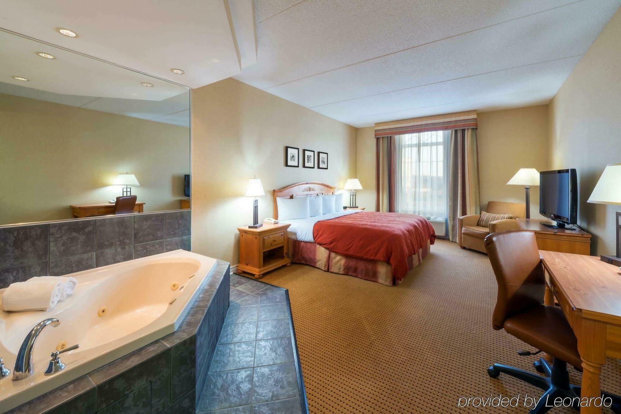 Quality Inn & Suites Оквілл Екстер'єр фото